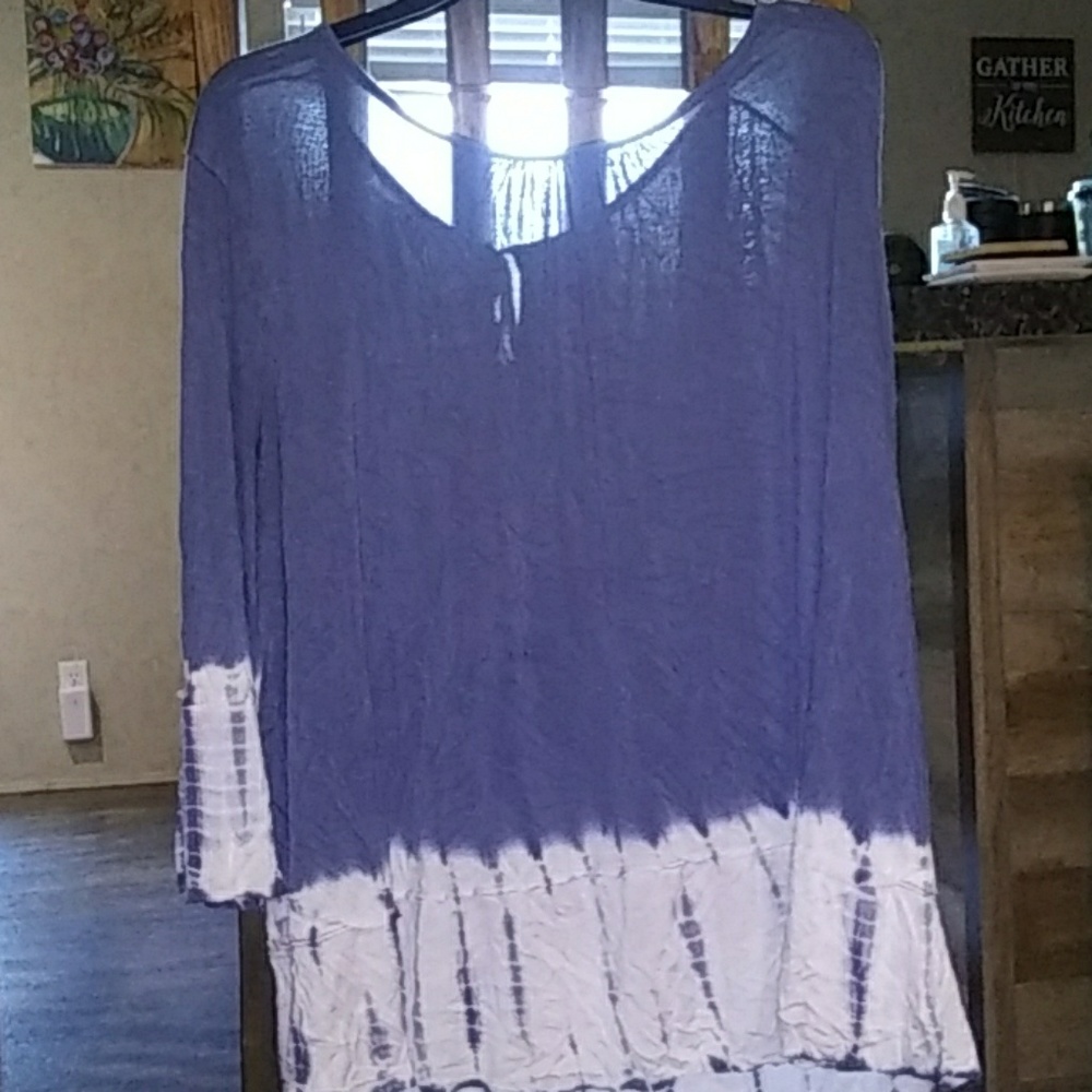 Womens crowneck long sleeve shirt